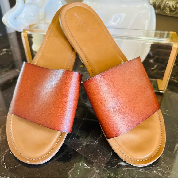 Universal Thread Shoes - 🩷 UNIVERSAL THREADS WOMENS SIZE 10 CHESTNUT COLORED SLIDE SANDALS EXCELLENT